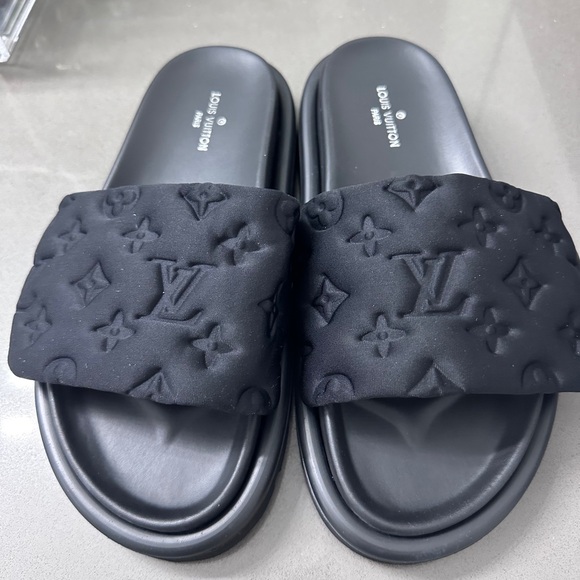 💗Louis Vuitton Technical Embossed Monogram Pool Pillow Comfort Slides- NWOT! - Picture 3 of 6
